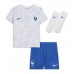 Frankrig Benjamin Pavard #2 Replika Babytøj Udebanesæt Børn VM 2022 Kortærmet (+ Korte bukser)